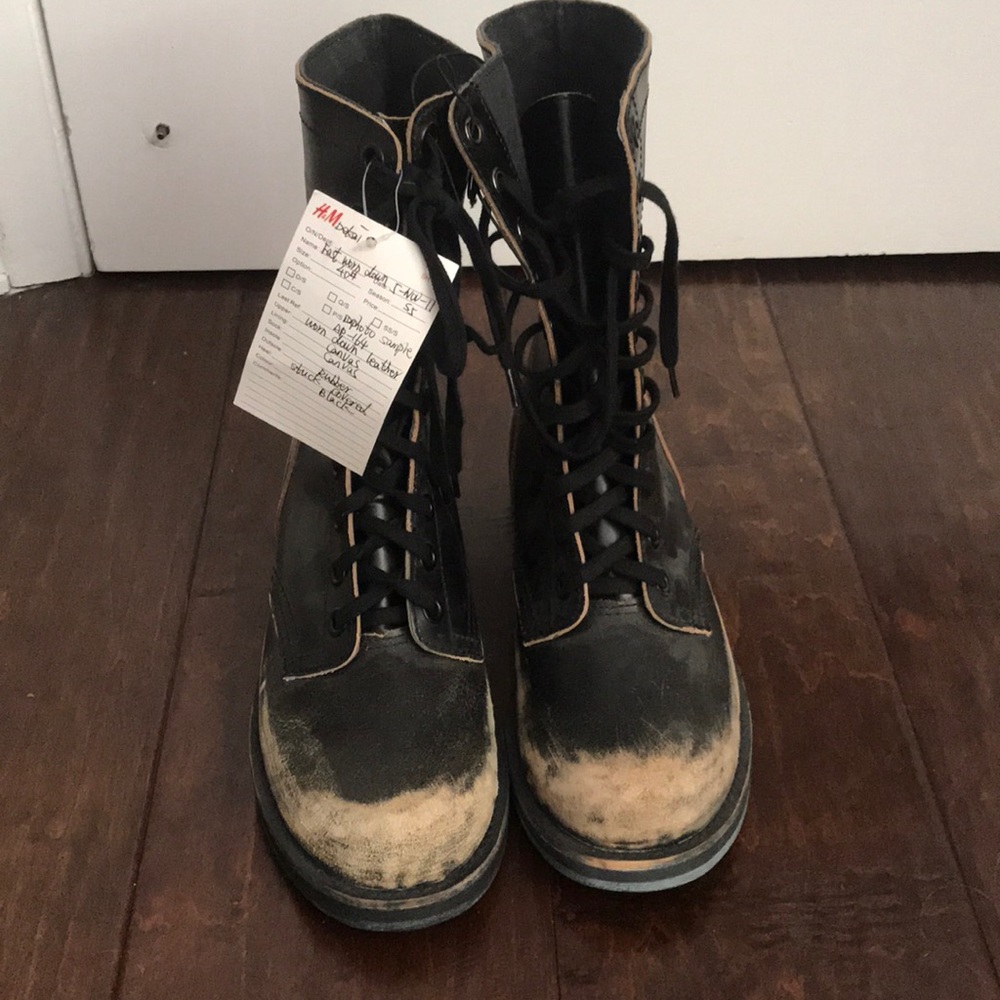 PRE-SCUFFED COMBAT BOOTS